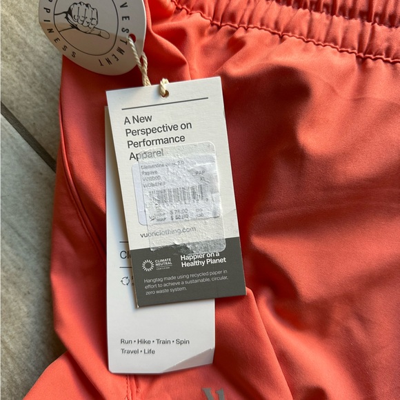 NWT Vuori Clementine Short 2.0 2.5” - Picture 9 of 11